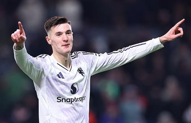 足球比分-费迪南德：卡里克会让谢什科受益，他理解前锋真正需要什么