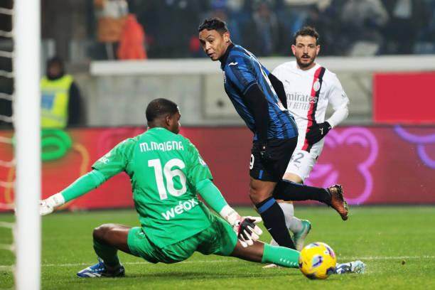 足球比分-4年一轮回再负真蓝黑，皮奥利再也救不了这支米兰？