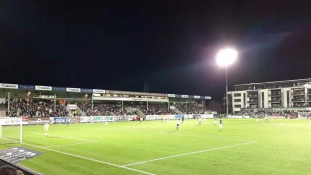 年度最慷慨主帅：本队降级，借公寓给对手庆祝冠军