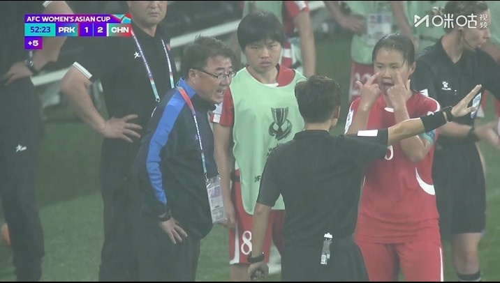 VAR的划线为啥这么歪，中国女足的进球真的不越位？