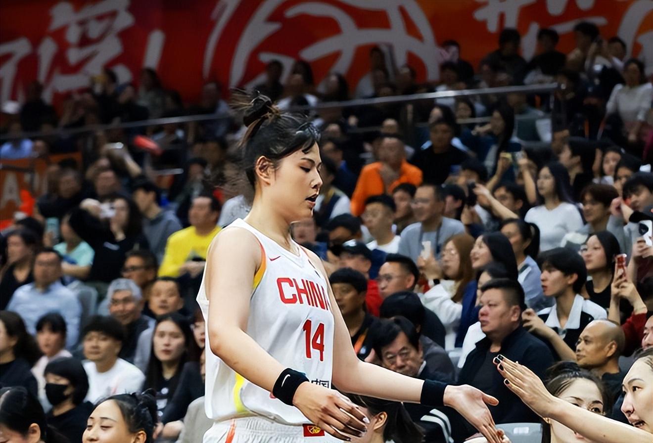 足球即时比分-中国女篮轻取马里，三大中锋合体尽显统治力，但她才是攻防核心