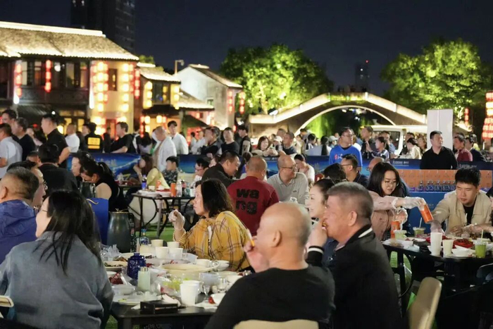 足球比分-今晚，清名桥广场嗨爆了！|苏超|无锡队|交通银行无锡分行|江苏省城市足球联赛|江苏足球联赛_新浪体育_新浪新闻